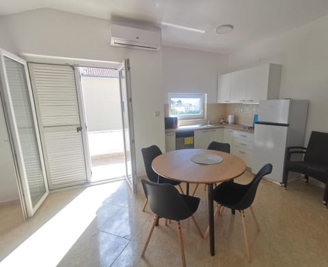 Balcony/Terrace, Dining area, kitchen, air conditioner