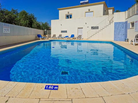 Property building, Swimming pool, sunbed