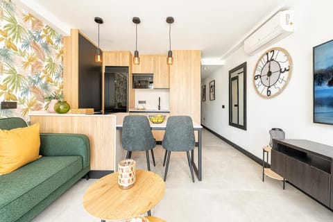 TV and multimedia, Kitchen or kitchenette, Living room, Seating area, Dining area, minibar, pet friendly