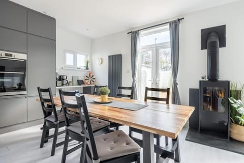 Seating area, Dining area