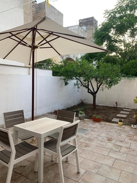 Patio, Garden, View (from property/room), Dining area, Garden view