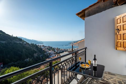 View (from property/room), Balcony/Terrace, Dining area, Mountain view, Sea view