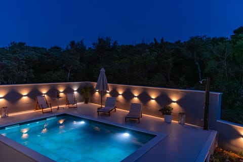 Balcony/Terrace, Swimming pool