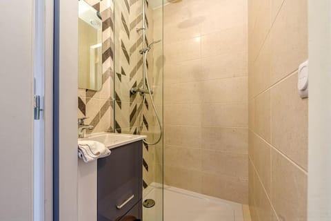 Haut standing, 4 ch dont 2 sdb privé, clim, fibre Apartment in Grenoble