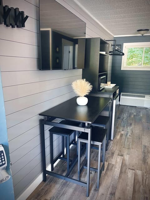 TeePee Room 11-Newly Renovated Apartment in Michigan