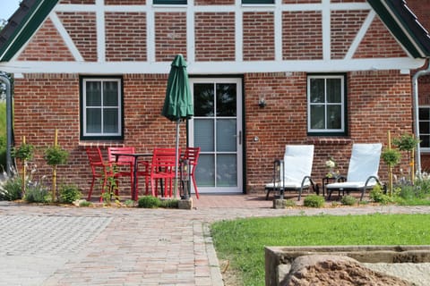 Property building, Garden, Balcony/Terrace