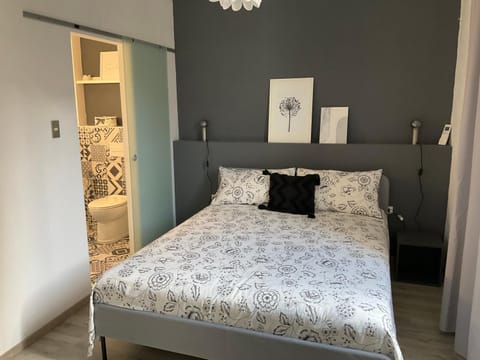 Bed, Photo of the whole room, Bedroom