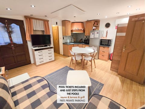 Kitchen or kitchenette, Living room, Photo of the whole room, Seating area, Dining area