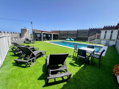 Day, Natural landscape, View (from property/room), Landmark view, Pool view, Pool view, Swimming pool, Swimming pool, sunbed