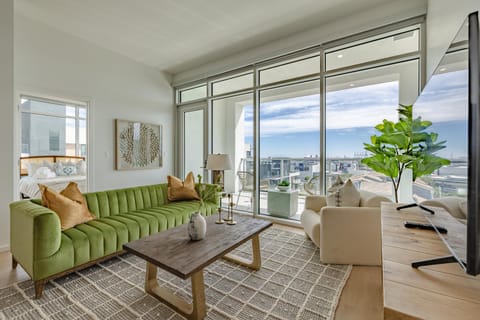 Living room, Seating area, City view, Sea view