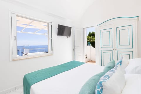Bed, Photo of the whole room, Bedroom, Sea view, air conditioner