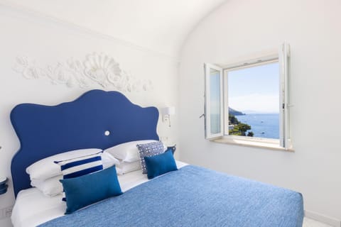 Bed, Photo of the whole room, Bedroom, Sea view, air conditioner