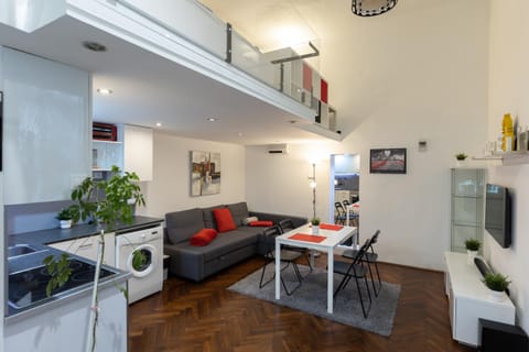 TV and multimedia, Kitchen or kitchenette, Living room, Seating area, Dining area, minibar