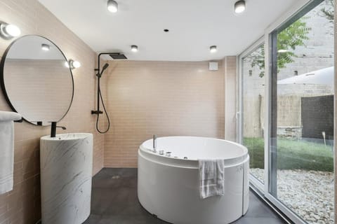 Maisons Alfort 6 Luxurious little house with private garden and Jacuzzi Apartment in Créteil