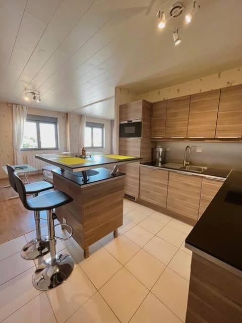 Kitchen or kitchenette, Dining area, stove