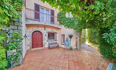 VILLA MERCEDES 300 m de la plage Bed and Breakfast in La Londe-les-Maures