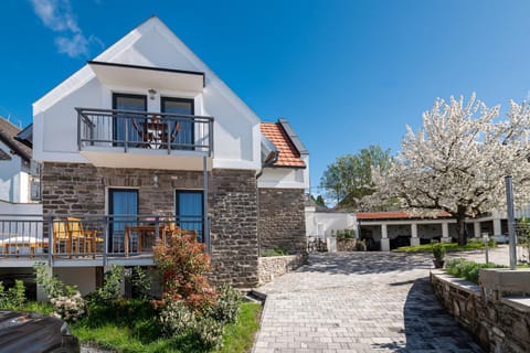 Property building, Spring