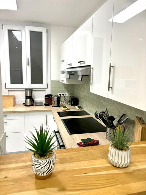 Les chambres de Cédric ICONIC TRAM GARE Nice Ville pour personnes CALMES Vacation rental in Nice