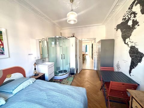 Les chambres de Cédric ICONIC TRAM GARE Nice Ville pour personnes CALMES Vacation rental in Nice