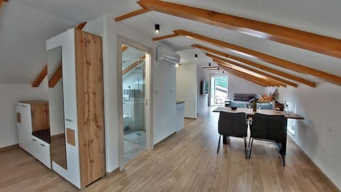 Seating area, Dining area