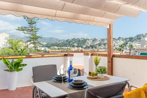 Patio, Natural landscape, View (from property/room), Balcony/Terrace, Dining area, Mountain view