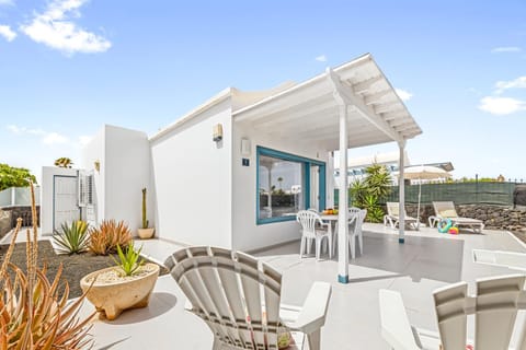 Patio, Facade/entrance, Off site, Summer, Solarium