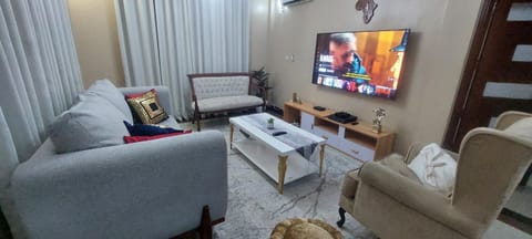 Communal lounge/ TV room, TV and multimedia, Living room, Seating area, Evening entertainment