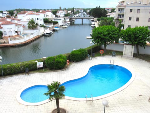 Pool view, River view, Swimming pool