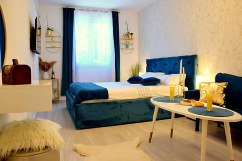Living room, Bedroom