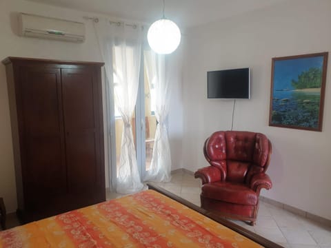 Bed, TV and multimedia, Bedroom, wardrobe, air conditioner