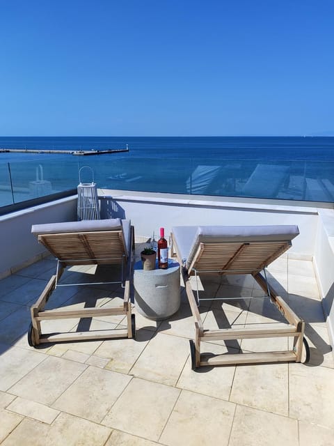 View (from property/room), Balcony/Terrace, Sea view, sunbed