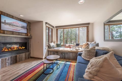 Skiing, Skiing, TV and multimedia, Living room, Seating area, flat iron