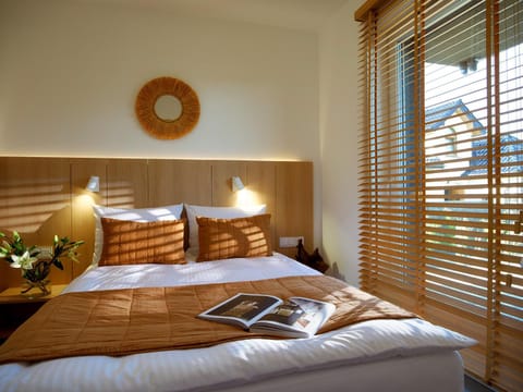 Bed, Other, Other, Other, Photo of the whole room, Decorative detail, Decorative detail, Bedroom