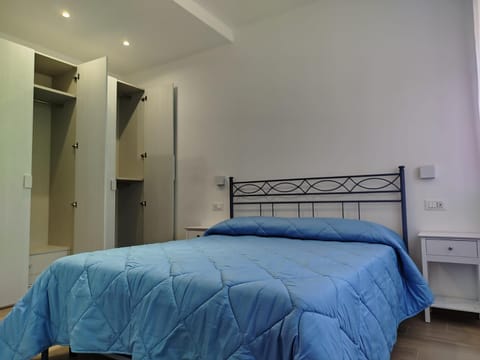 Bed, Bedroom, wardrobe