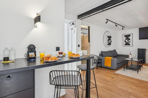 Maisons Alfort 5 Luxurious apartment with private garden and Jacuzzi Apartment in Créteil