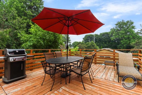 New Pet Friendly Walking Distance to Lake Front House in Lake Geneva