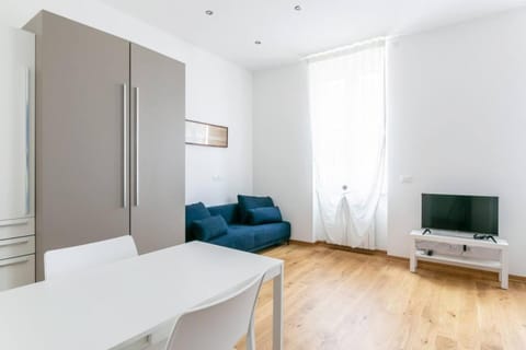 Bed, TV and multimedia, Living room, Photo of the whole room, Bedroom