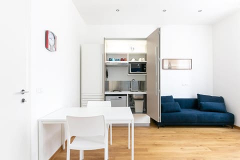 Kitchen or kitchenette, Living room, Dining area, minibar, stove