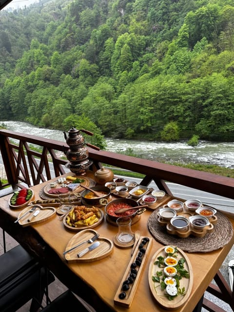 Communal lounge/ TV room, Seating area, Lake view, Mountain view, River view, Breakfast, Breakfast