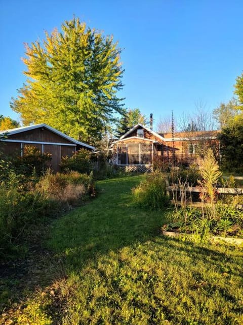 Country Cottage House in Keuka Park