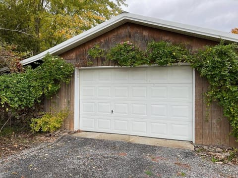 Country Cottage House in Keuka Park