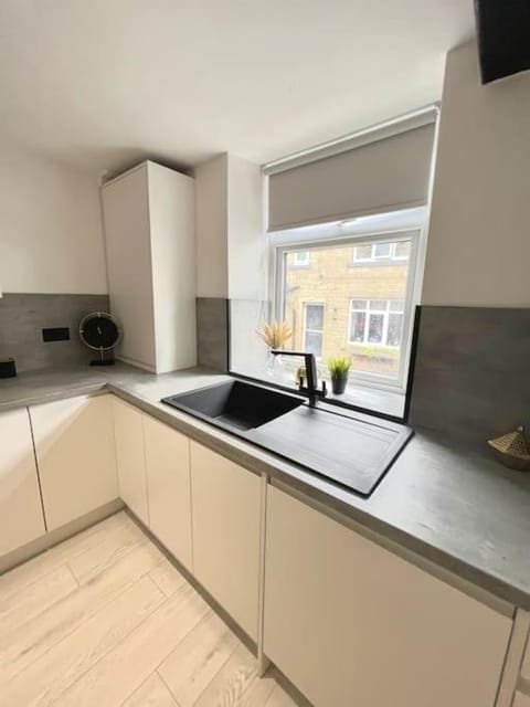 Farsley Cottage House in Leeds