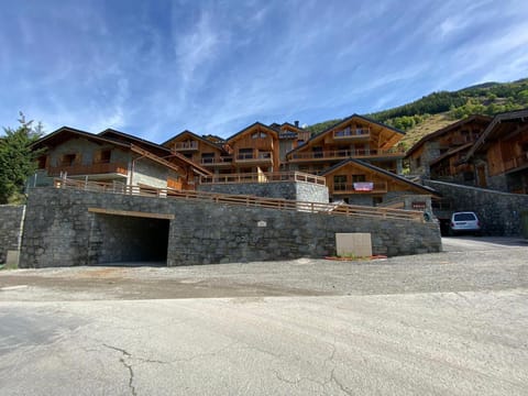 Appartement lumineux avec grande terrasse près des pistes - FR-1-570-46 Apartment in Les Allues