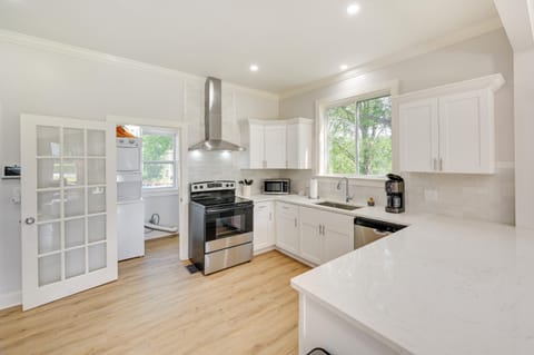 Updated Greenville Home with Backyard! House in Greenville