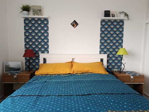 Bed, Photo of the whole room, Bedroom, City view, River view, wardrobe