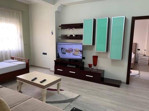 Bed, TV and multimedia, Living room
