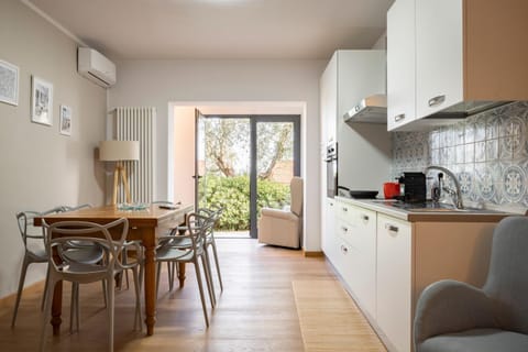 Kitchen or kitchenette, Living room, Dining area, pet friendly, stove, air conditioner