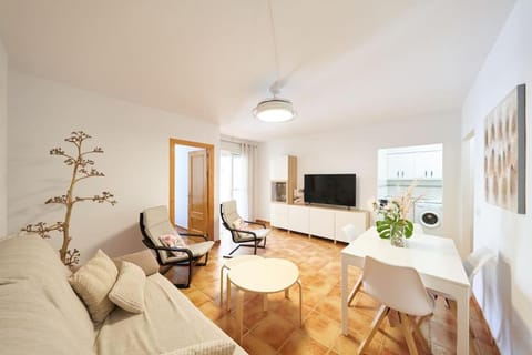 Communal lounge/ TV room, TV and multimedia, Living room, Seating area, Evening entertainment