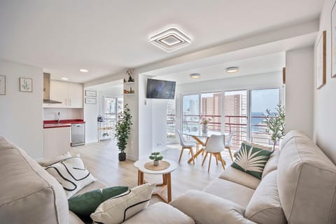 Communal lounge/ TV room, TV and multimedia, Kitchen or kitchenette, Living room, Seating area, Dining area