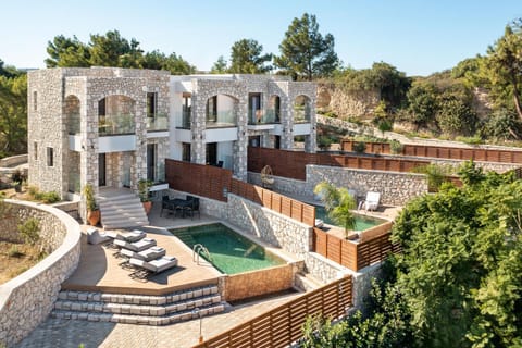 Property building, Patio, Spring, Day, Natural landscape, Garden, Garden view, Pool view, Swimming pool, sunbed